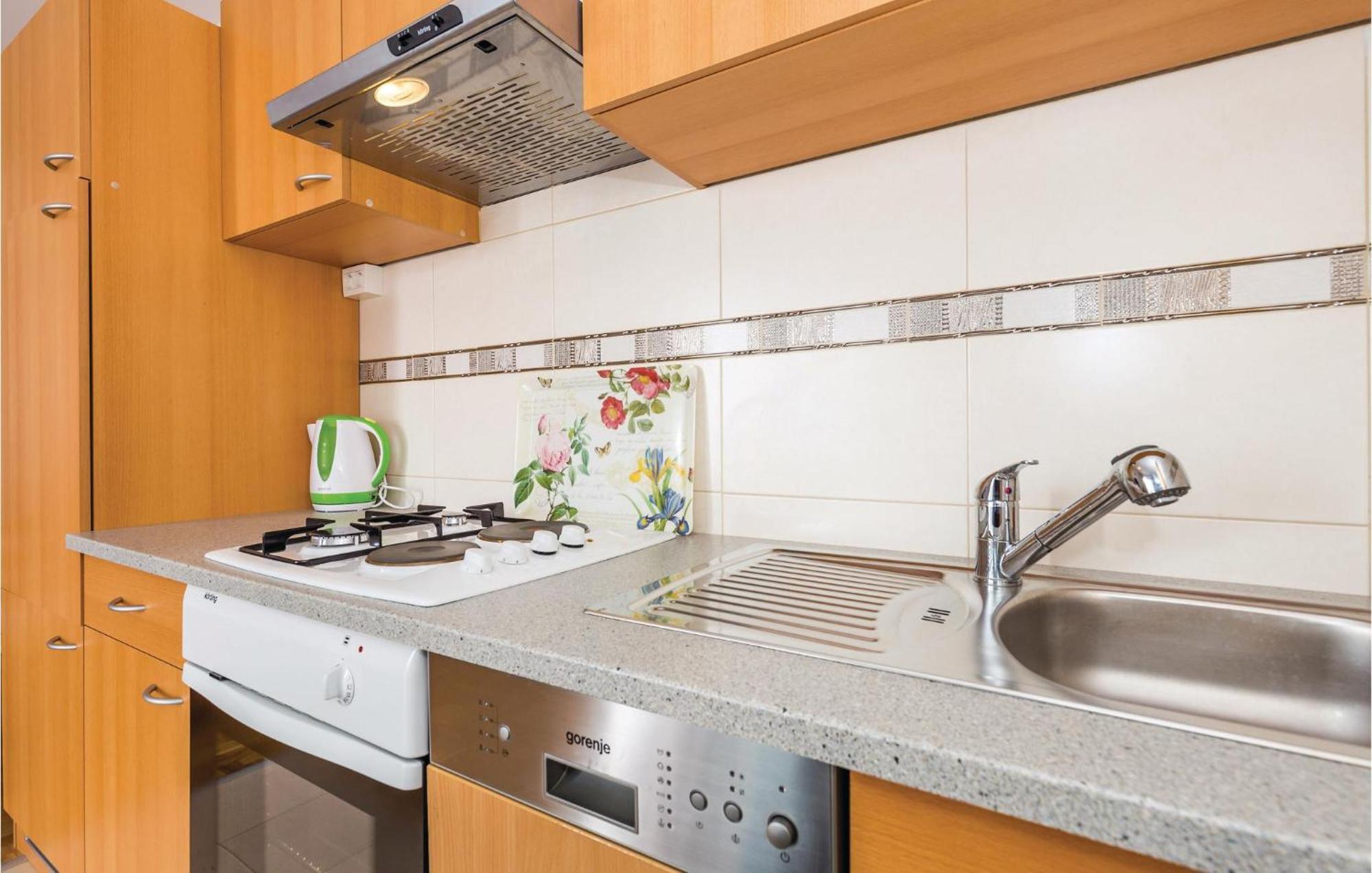 Stunning Apartment In Мощеничка-Драга Экстерьер фото